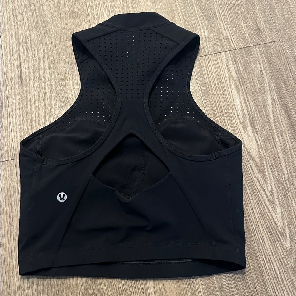 Lululemon Black Crop Top NWOT Size 6 - Picture 2 of 3